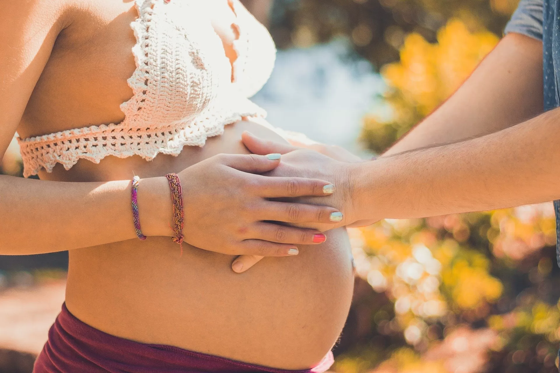 Posílením pánevního dna se snižuje riziko potratu